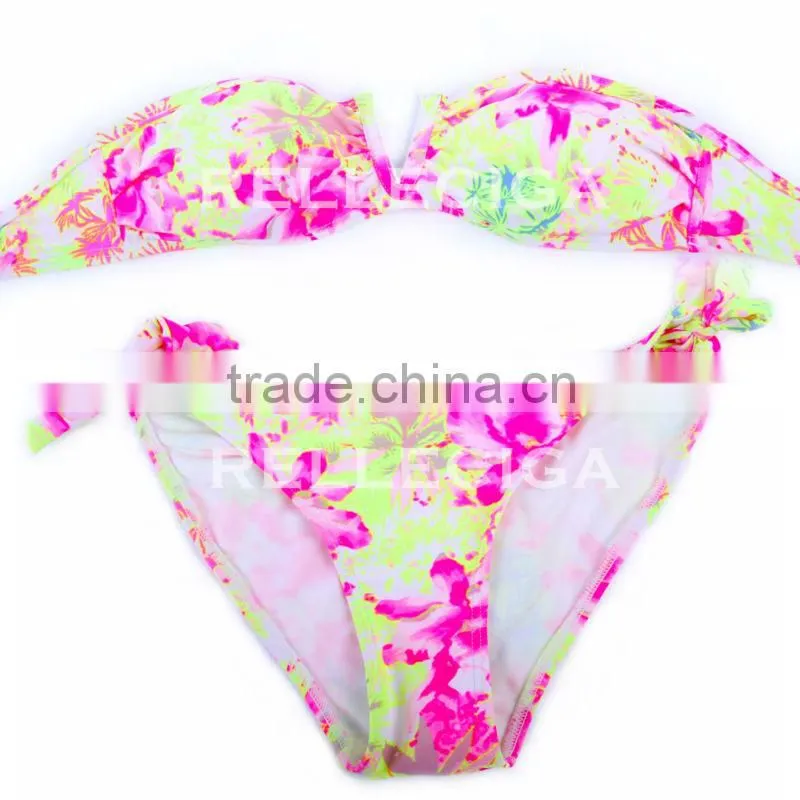 RELLECIGA Full-Lined High Contrast Floral Blooming Pattern Bandeau Bikini Swimwear with Front V
