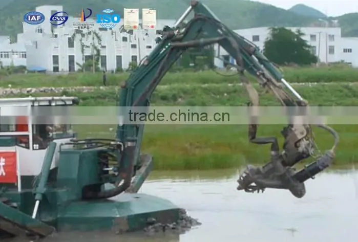 Amphibian dredging machinery cutter suction dredger