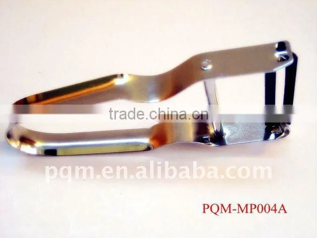 Durability and pratical stainless steel peeler 004A