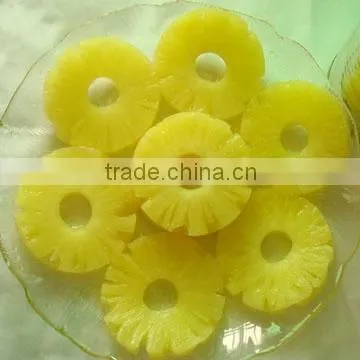 Canned pineapple in syrup