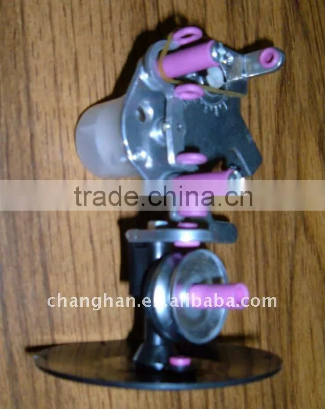 Warp yarn tensioner