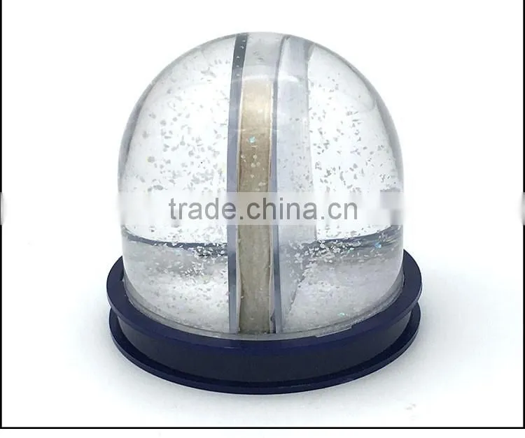 Put Photo in 6*6cm Acrylic Mini Snow Ball