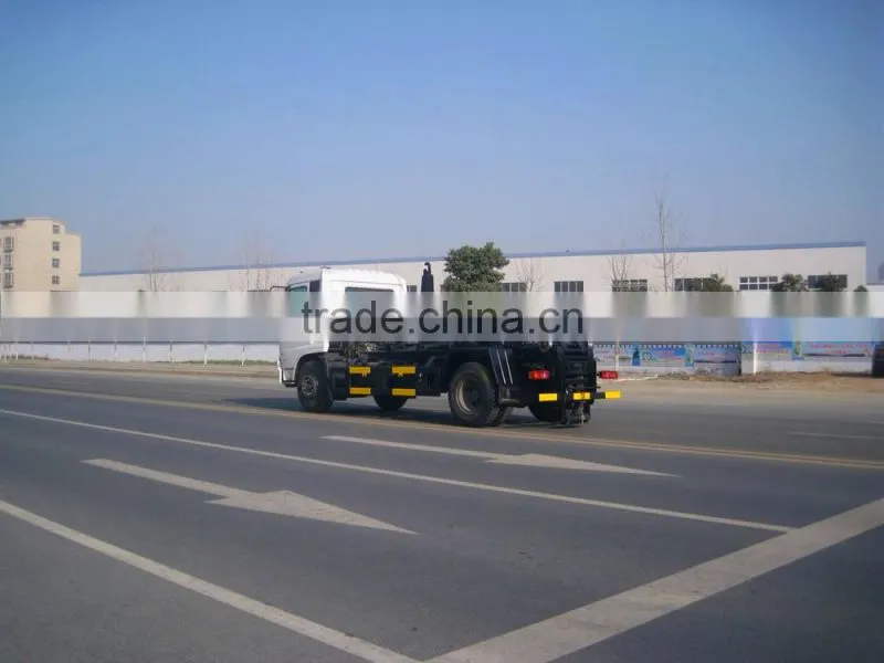 Dongfeng 4X2 hook lift garbage truck With Removable Box for sale