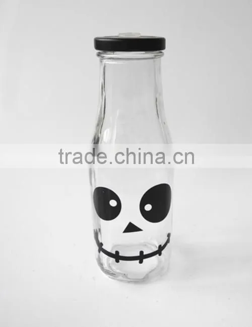 black skull head decorate glass bottle for juice or liquior with metal lid straw
