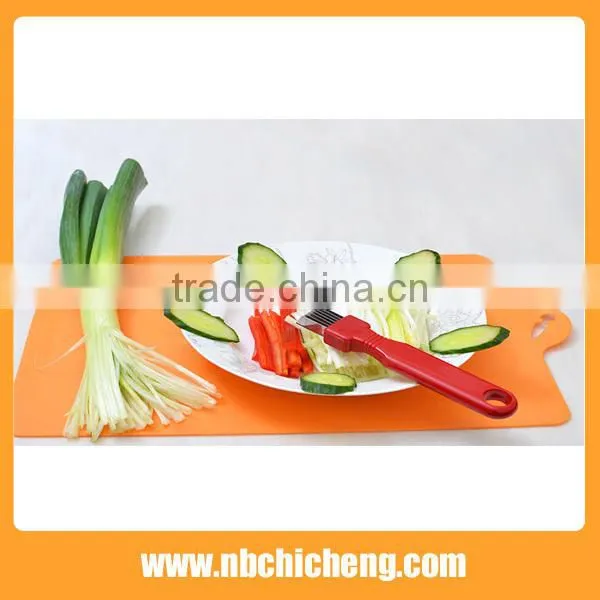 Multi- shredded onion knife