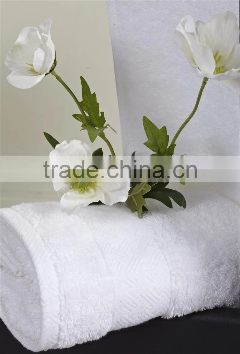 Customized Hotel supplies white jacquard cotton bath towels manufacture