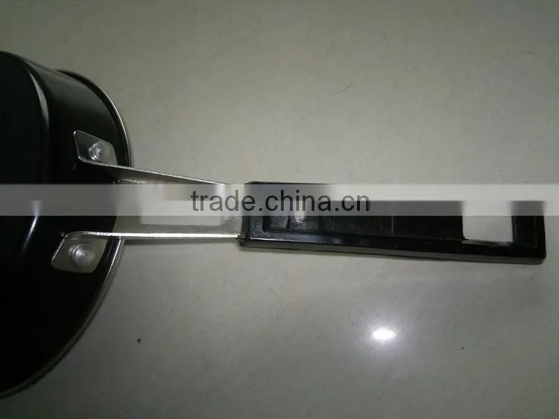 Non-stick carbon steel frying pan with bakelite handle