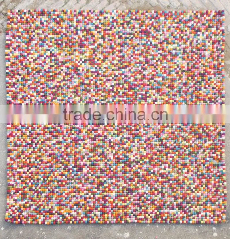 Bird pattern wool carpet