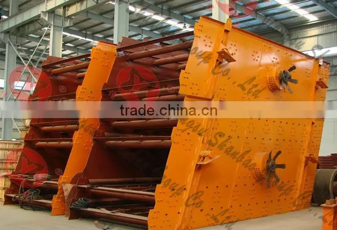 Three deck vibrating screen