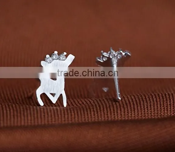 Fashion lovely White Sika deer Stud earrings Christmas gift