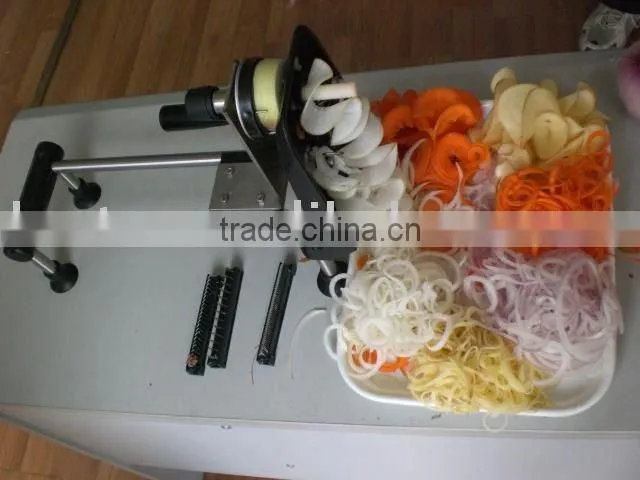 Manual spiral vegetable slicer