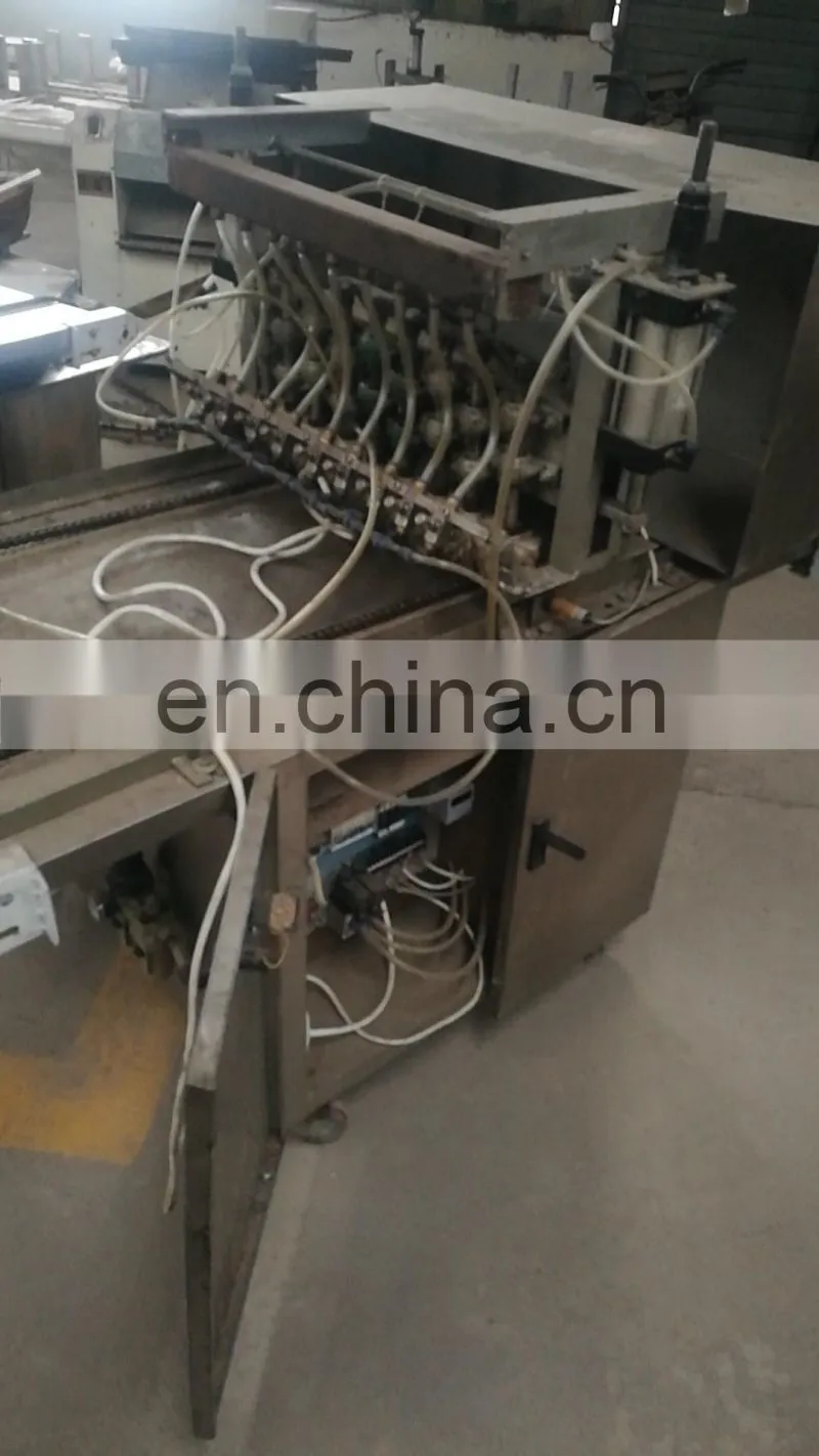 Cake/Bread/Busit Tray Oil Spraying Machine
