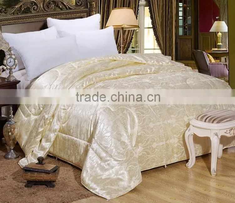 100% silk quilt with red color jacquard flower