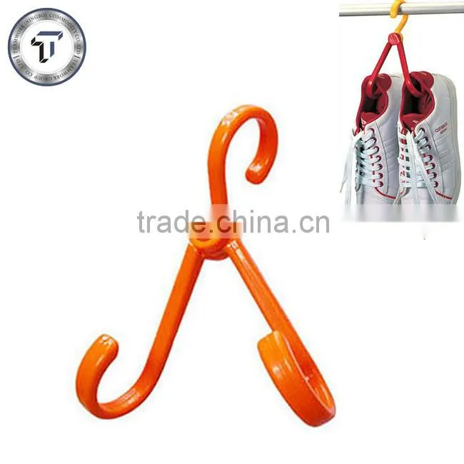 Plastic shoe hanger