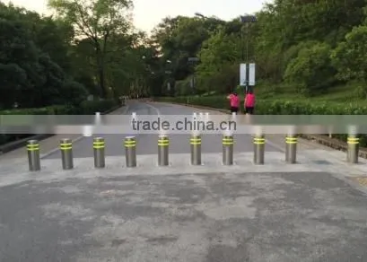 Hydraulic rising round bollard