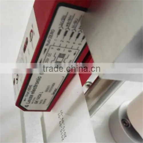 cosmetic oil bottle labeling machine,colored label labeling machine,perfume bottle labeling machine