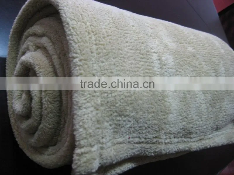 Competitive Plain Dyed Flannel Fleece Throw Portable Blanket