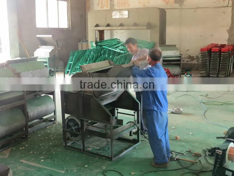 medium capacity 300-500kg per hour peanut picking machine