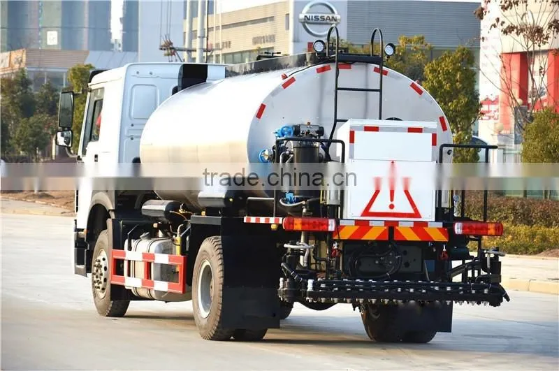 China heay duty sinotruck howo heated asphalt tanker truck with Left hand drive and RHD