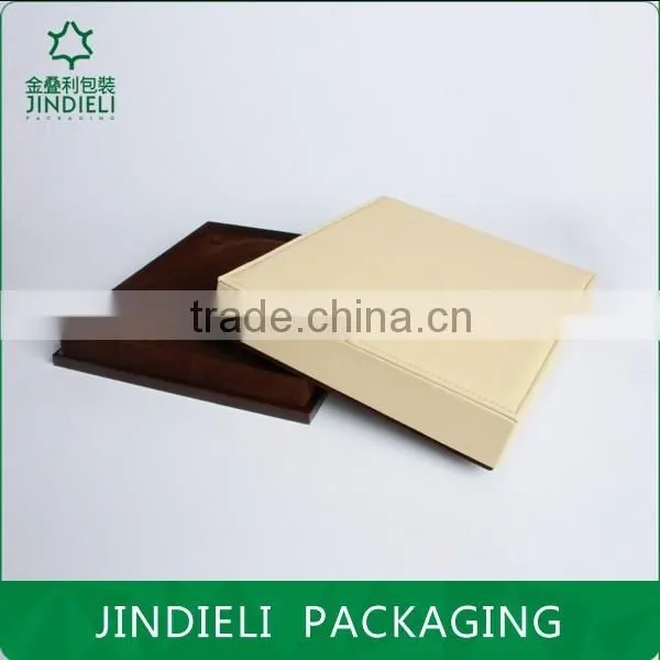 high-end off-white and brown velvet necklace gift box