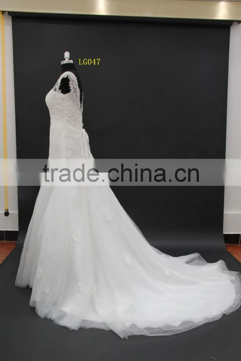 2016 best sellinig dress! Elegant slim A-line venice lace with delicate beading wedding dress