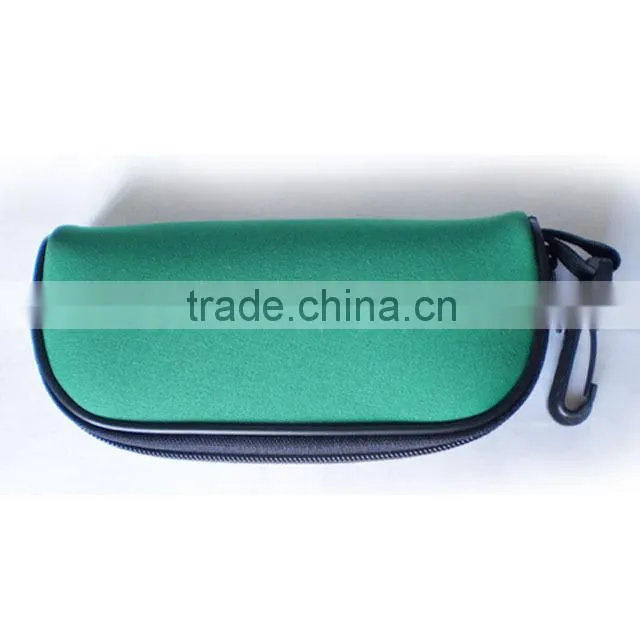 Custom neoprene eyewear case sport boating sunglasses holder pouch with carbiner