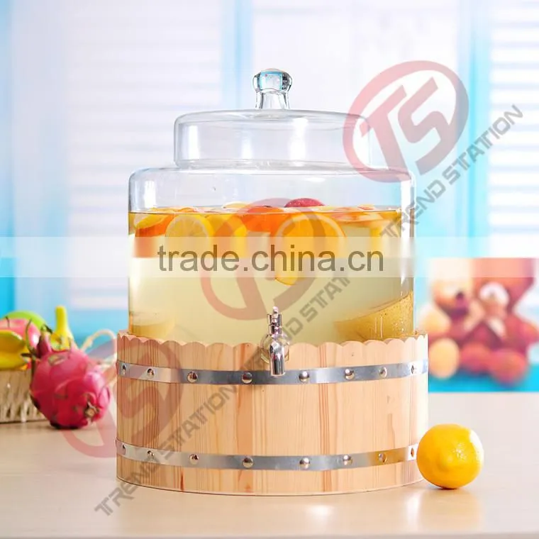 Glass beverage dispenser, glass drink dispenser with tap