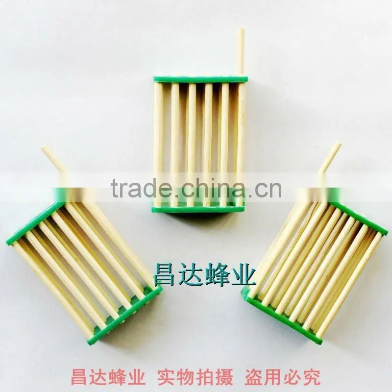 Bamboo And Plastic Bee Queen Cage