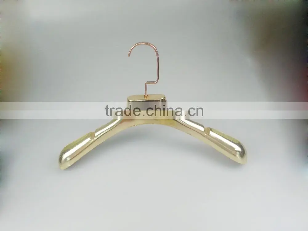 HA7038 fashionable colored notched dress hanger coat plastic hanger for women