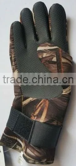 Diving gloves