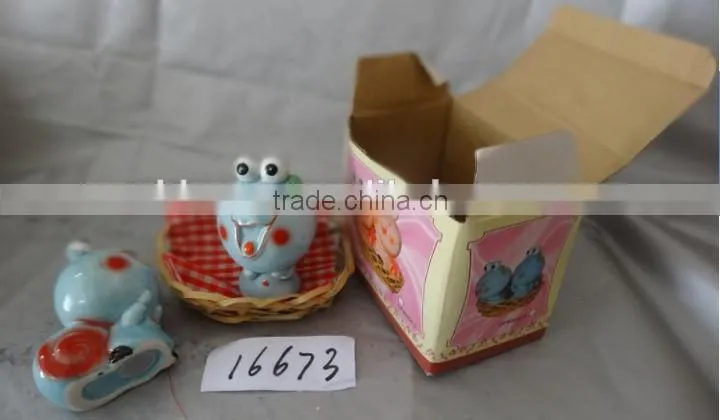 ceramic frog salt and pepper shaker custom design