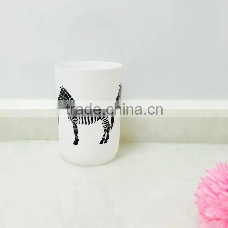 Leaf and flower printed plastic cup for bathroom