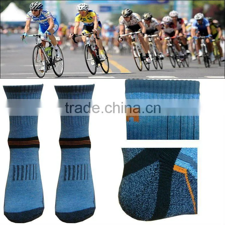 2013 hot sale new design blue custom cycling socks,man mid-calf coolmax sport socks