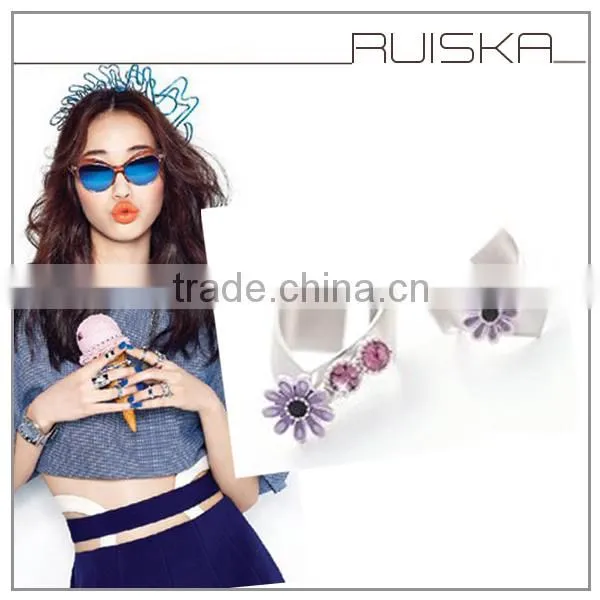 V Shaped Arrow Crystal Small Flower Ring