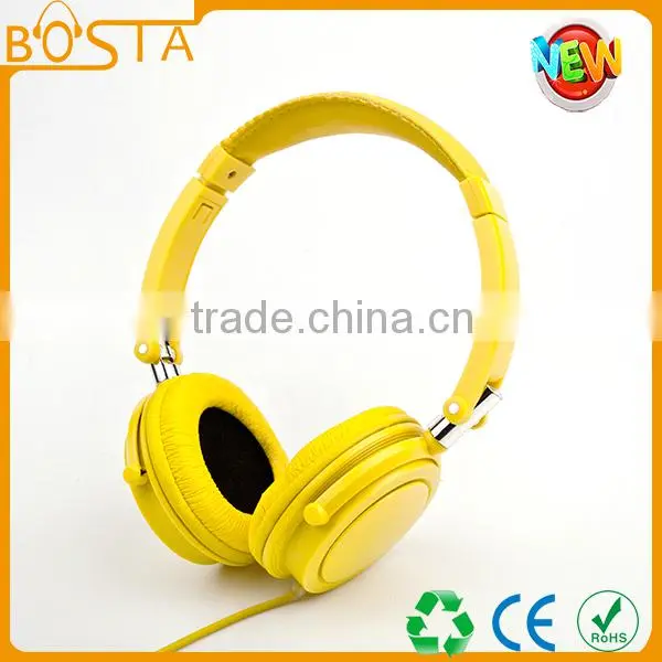 Hit the streets with powerful bass tangle free headphones headsets for smart phone