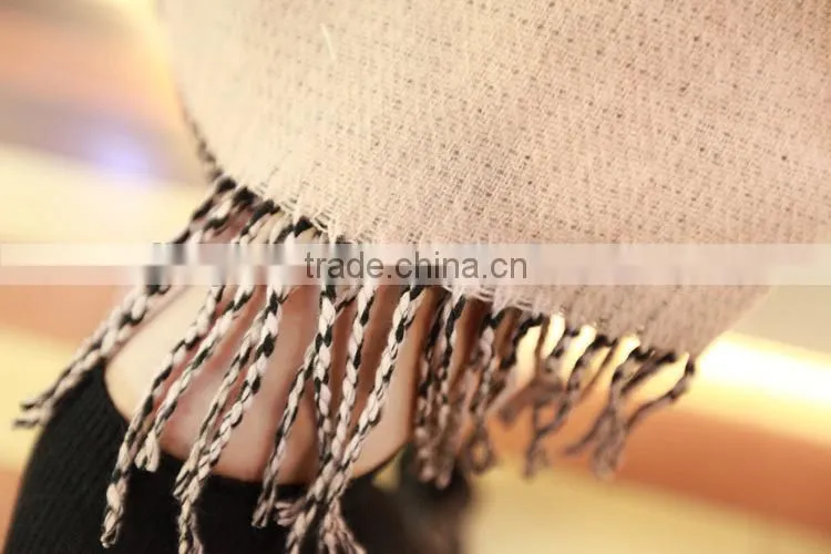 2015 Fashion black and white cashmere tartan scarf with tassel