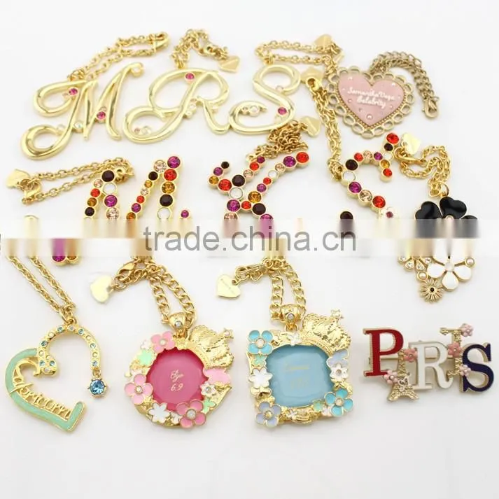 Nice alloy gold bag hanging accessories with crystals,heart chain holder for bag decorative