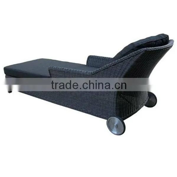2014 Rattan Lounger With Wheels