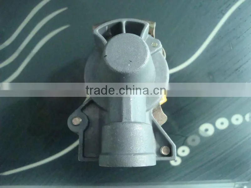 Trailer coupling head