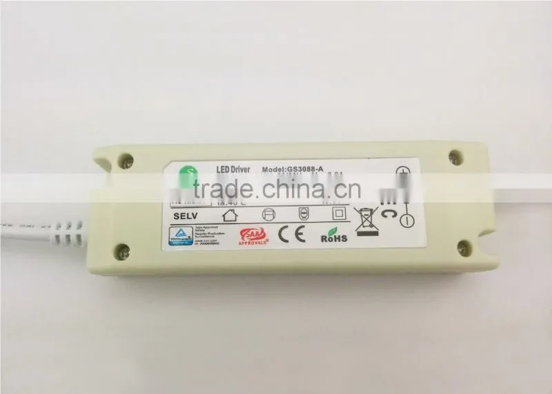 Quality Assured With Logo 3 Year Warranty Ce Rohs Certified UGR<19 led panel