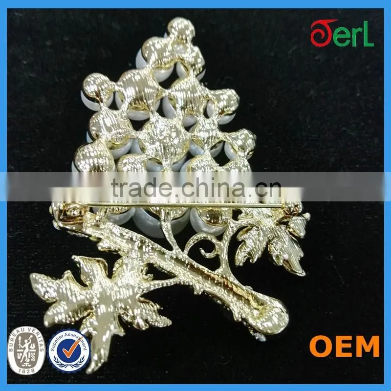 Nice Fashion animal crystal grape shape rhinestone brooch