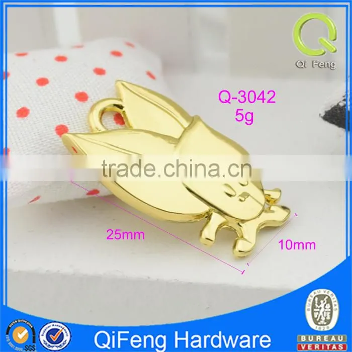 Q-3042 Nice looking metal label like a sword custom metal logo tag for handbag