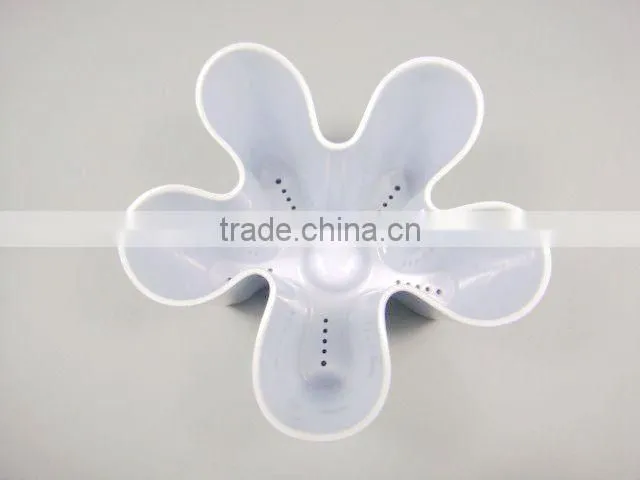 Flower shaped latest design white solid color melamine ware kitchen ware utensils