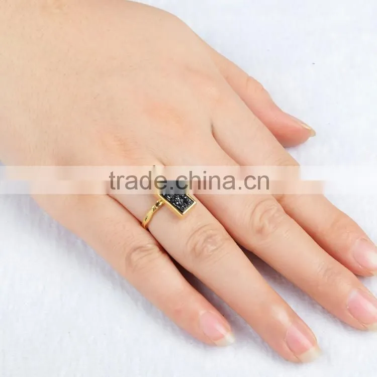 18k yellow gold-plated base metal band ring with long rectangle rose gold druzy stone