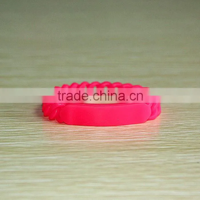 custom silicone wristband with twist bracelet