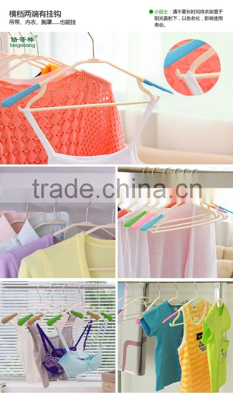 Plastic cloth hanger