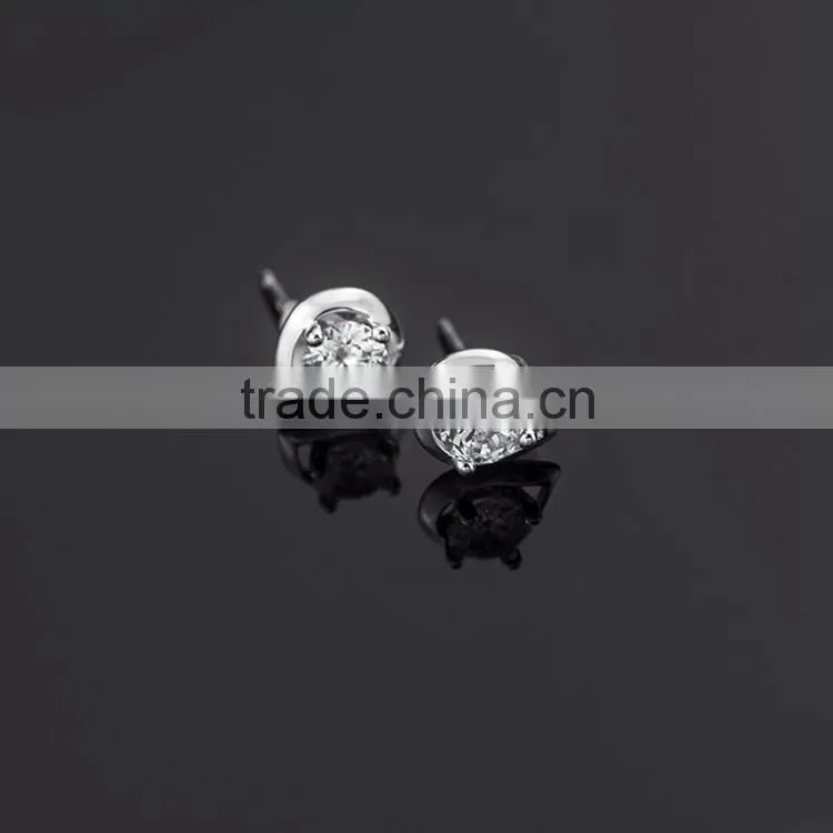 Latest fashion jewelry, synthetic diamond stud earrings in 18k gold plating sterling silver jewelry China wholesale
