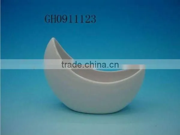 Moon shape white novelty ceramic mini plant flower pot