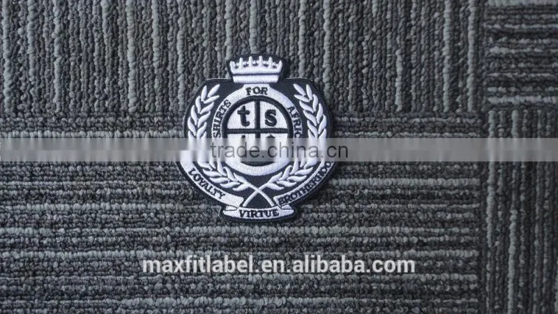 2017 China customized logo high quality washable garments embroidery patches badges