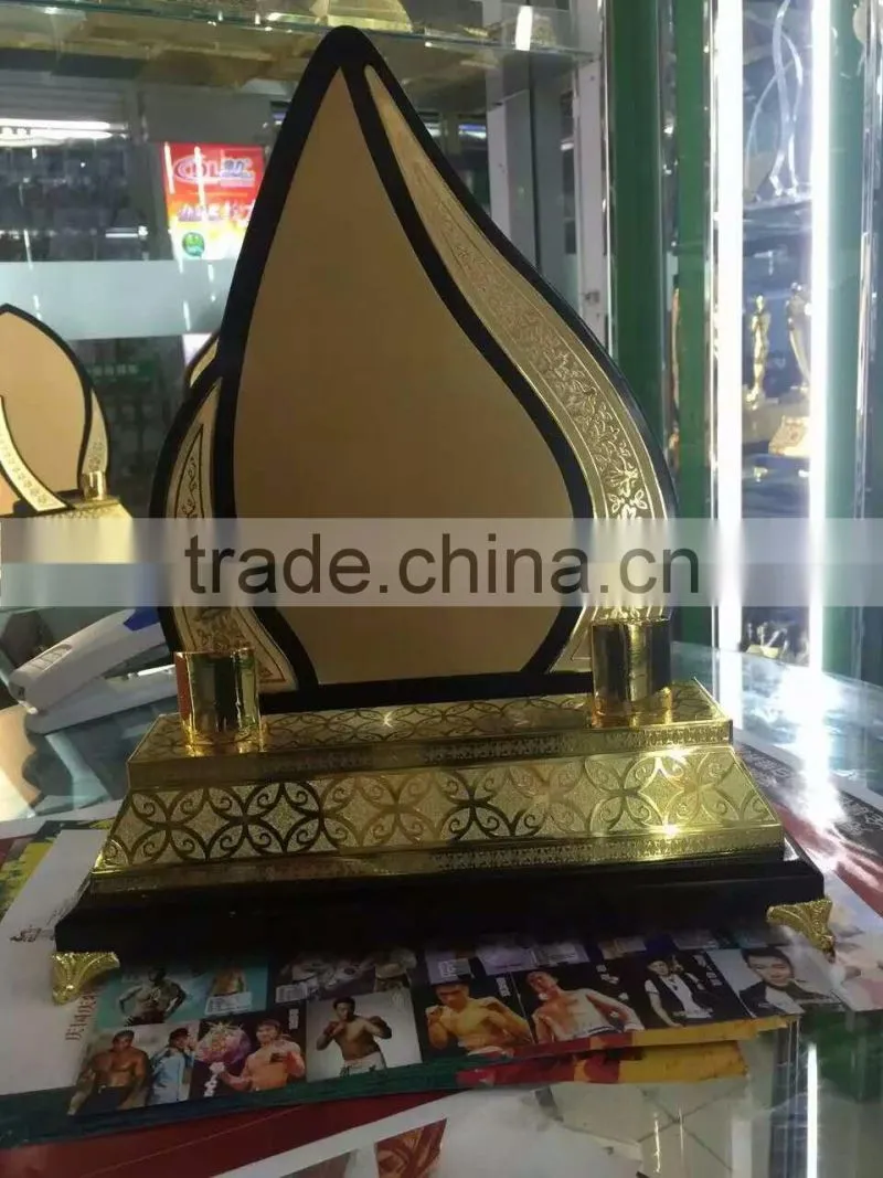 Blank wooden shield plaque to Saudi Arabia